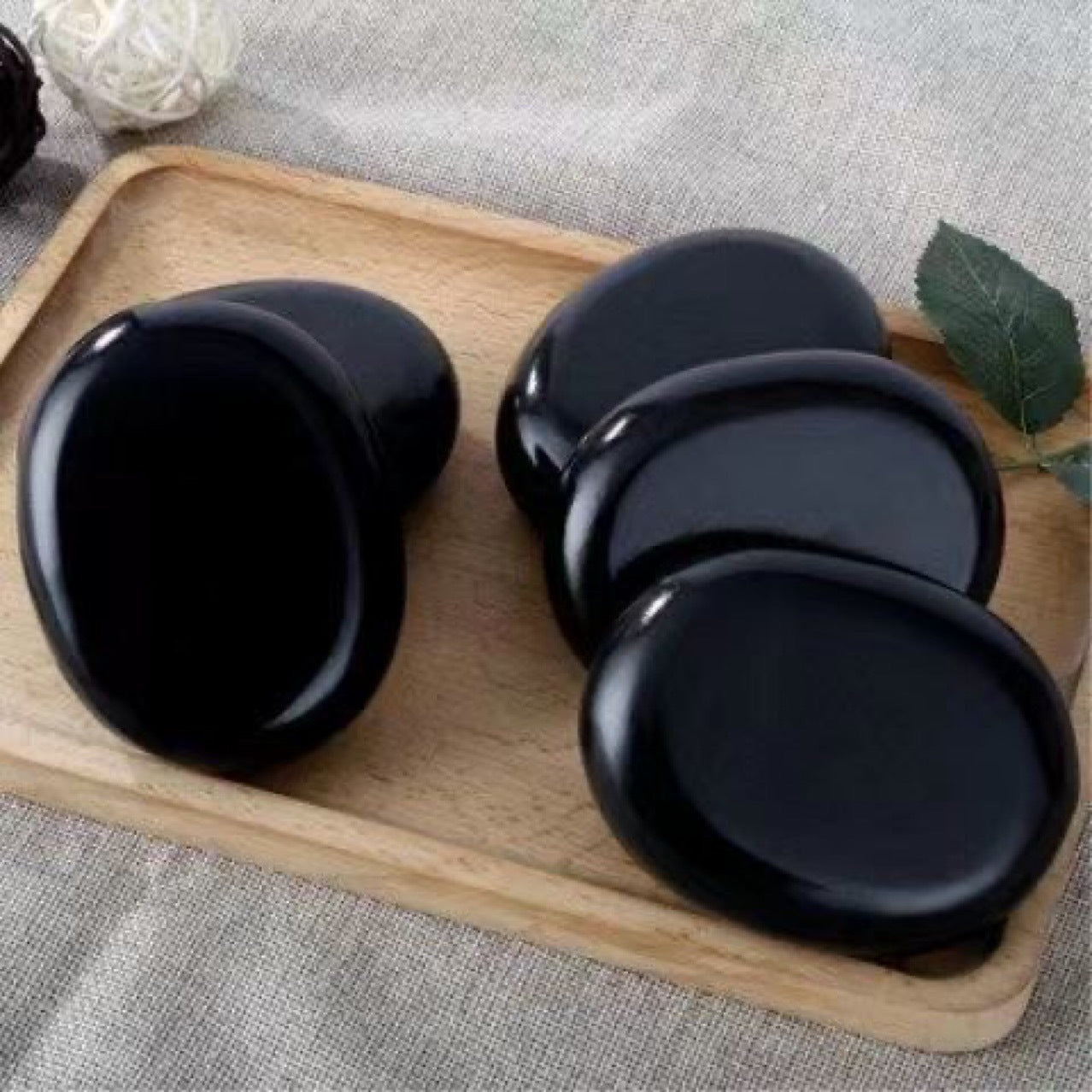 Volcanic Basalt Hot Stone Massage Set noire
